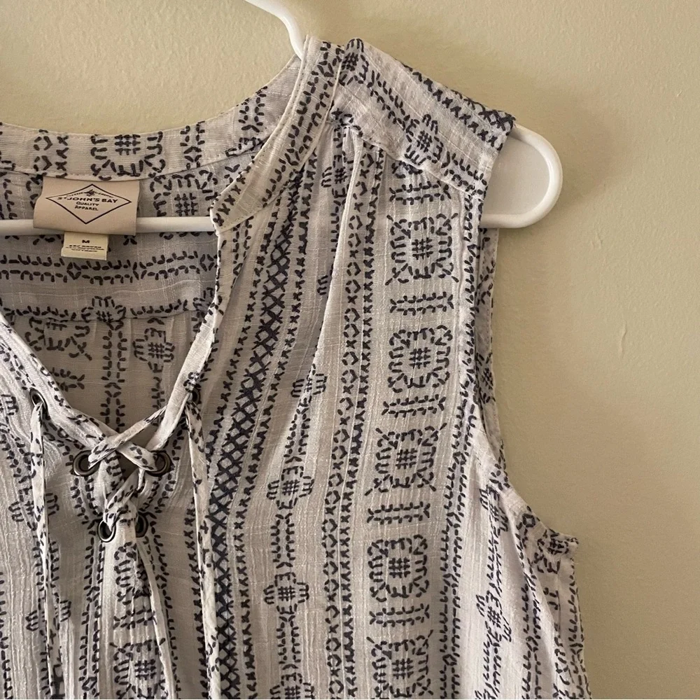 St. John’s Bay blue and white patterned summer sleeveless top comfortable casual
